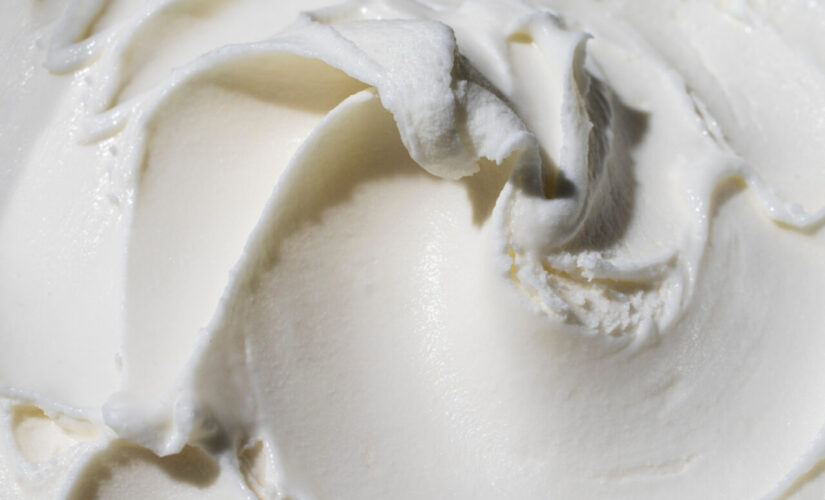 Como fazer chantilly com creme de leite para cobrir bolos e encantar no sabor