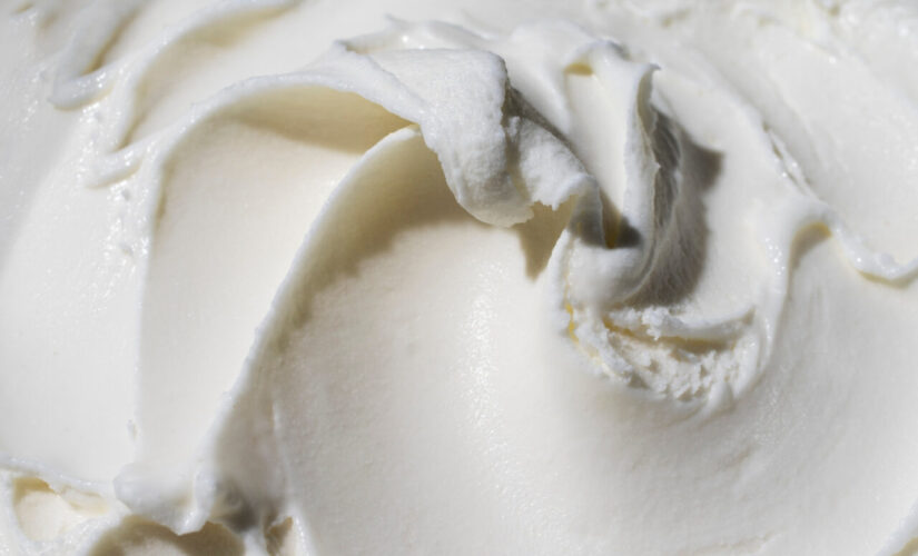 Como fazer chantilly com creme de leite para cobrir bolos e encantar no sabor