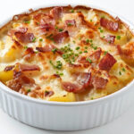 Batata gratinada com bacon que derrete na boca e lembra almoço em família