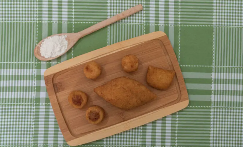 Bolinho de festa junina que lembra os arraiás da infância