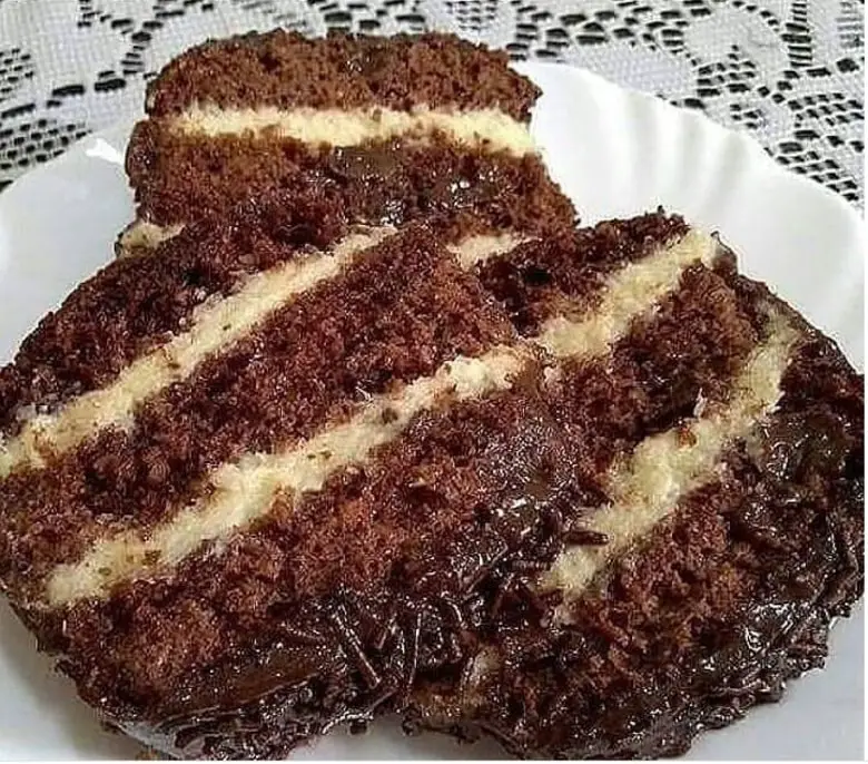 Bolo de Chocolate com COCO FOFINHO espia aqui