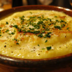 Polenta cremosa com queijo que derrete na boca e aquece a alma