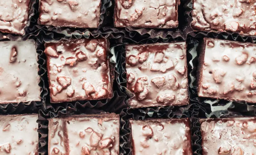 Palha italiana clássica com brigadeiro cremoso e biscoito crocante igual às festas de escola