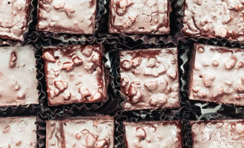 Palha italiana clássica com brigadeiro cremoso e biscoito crocante igual às festas de escola