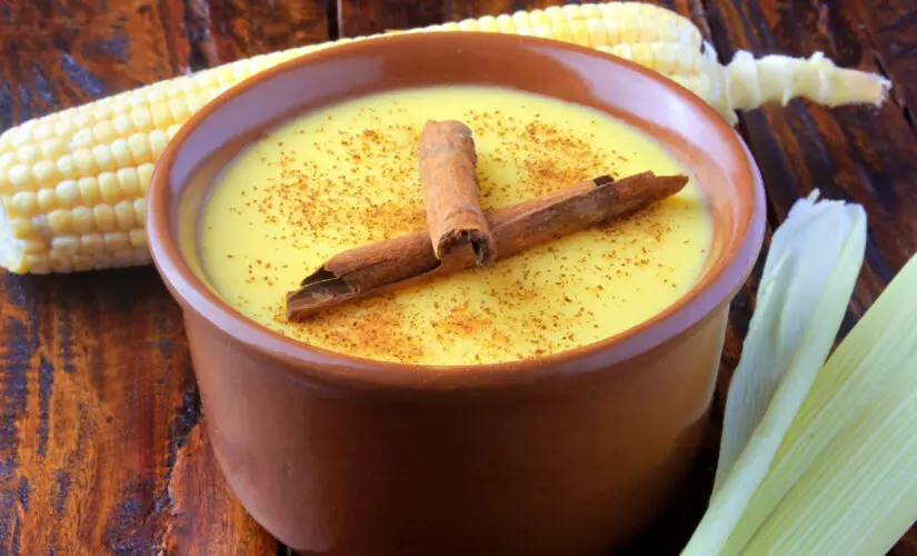 Curau de milho verde cremoso, docinho e com aquele sabor de festa junina