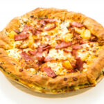 Torta de salsicha de liquidificador fofinha, prática e deliciosa perfeita para lanche e festas