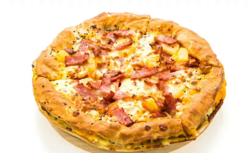 Torta de salsicha de liquidificador fofinha, prática e deliciosa perfeita para lanche e festas