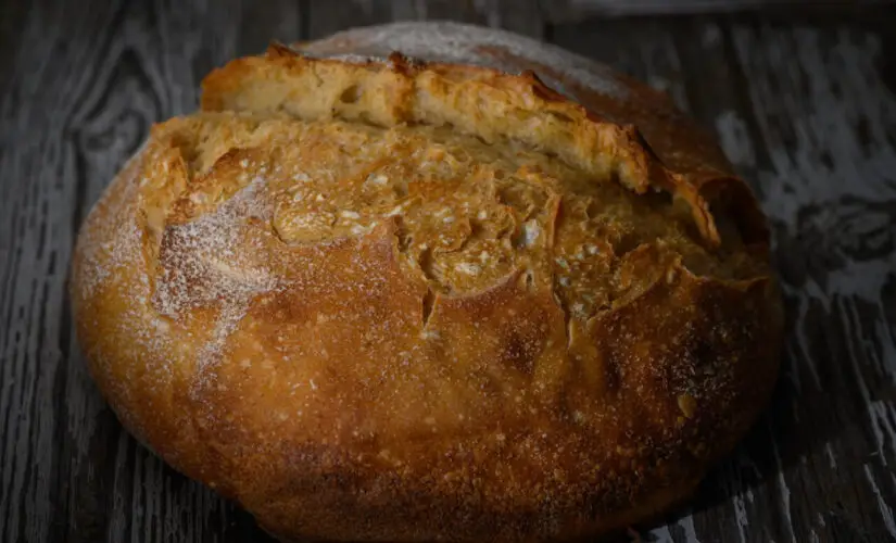 Pão caseiro fácil que perfuma sua casa e aquece o coração