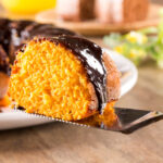Bolo de cenoura simples fofinho e com gostinho de infância