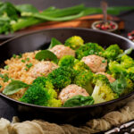 Arroz com brócolis fácil saudável e cheio de sabor