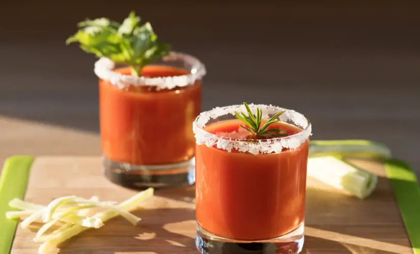 Bloody Mary drink clássico refrescante e cheio de sabor
