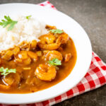 Estrogonofe de camarão fácil cremoso delicioso e cheio de sabor