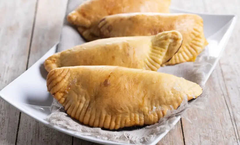 Pastel de Massa Cozida Crocante Delicioso e Muito Saboroso Perfeito Para Qualquer Ocasião