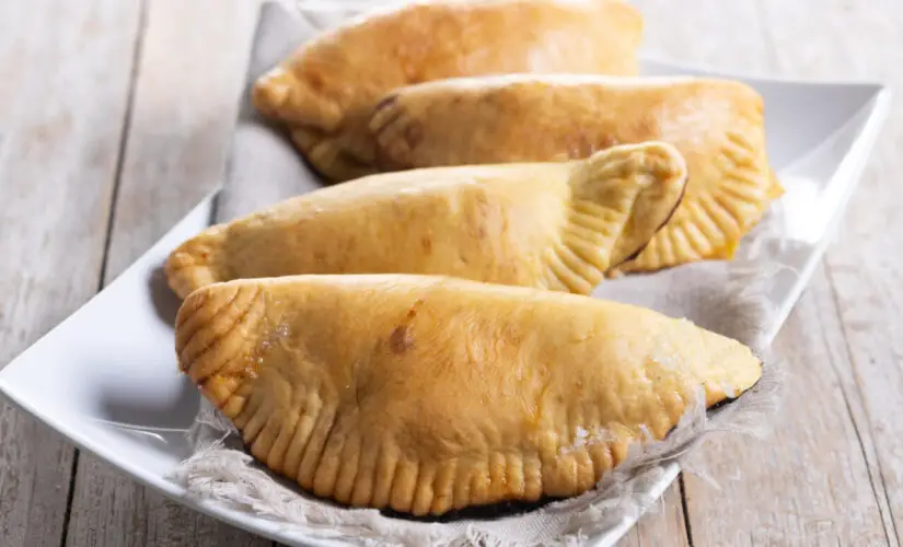 Pastel de Massa Cozida Crocante Delicioso e Muito Saboroso Perfeito Para Qualquer Ocasião