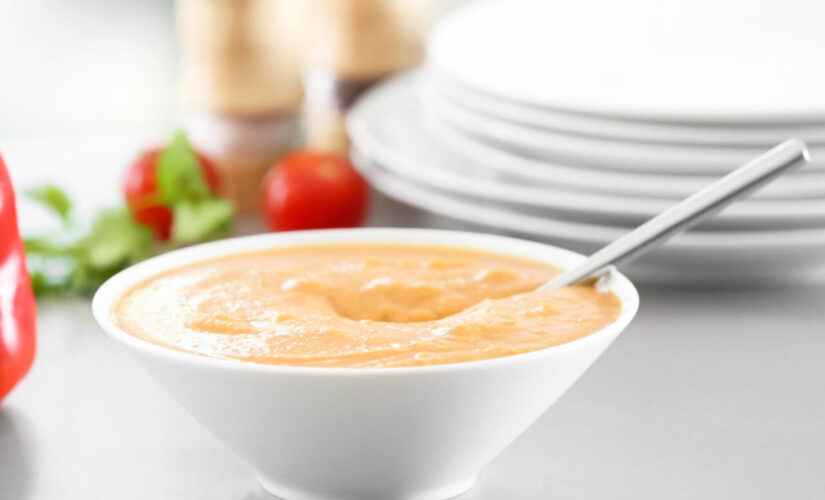 Creme de cebola caseiro com sabor de comida reconfortante
