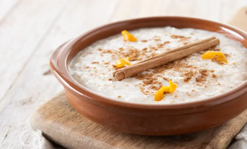 Arroz doce tradicional da vovó com sabor de infância e aconchego