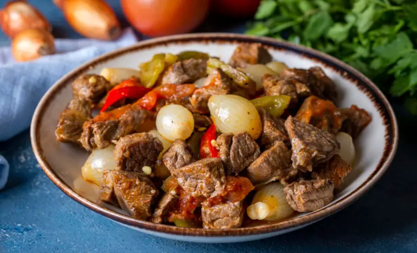 Carne de Panela com Pimentão que Remete à Comida de Casa de Mãe