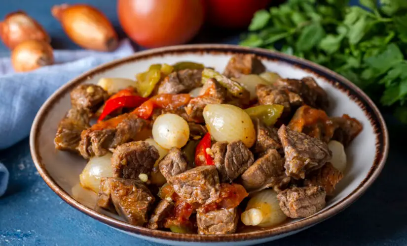 Carne de Panela com Pimentão que Remete à Comida de Casa de Mãe