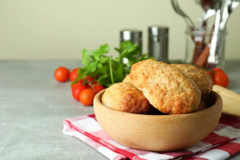Bolinho de Arroz com Sabor de Reaproveitamento e Afeto de Cozinha de Mãe