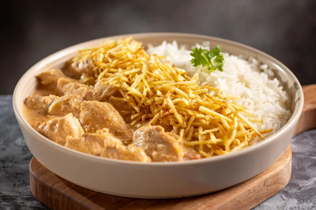 Strogonoff de Frango com Sabor de Almoço em Família e Toque Cremoso