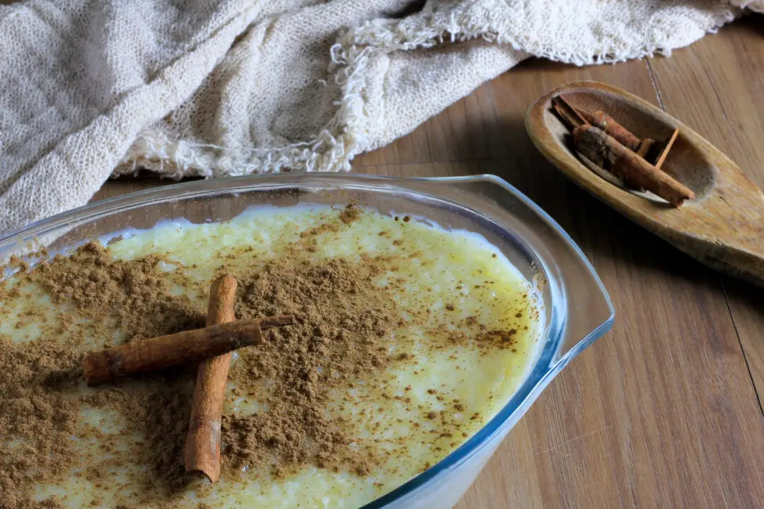Arroz doce tradicional da vovó com sabor de infância e aconchego