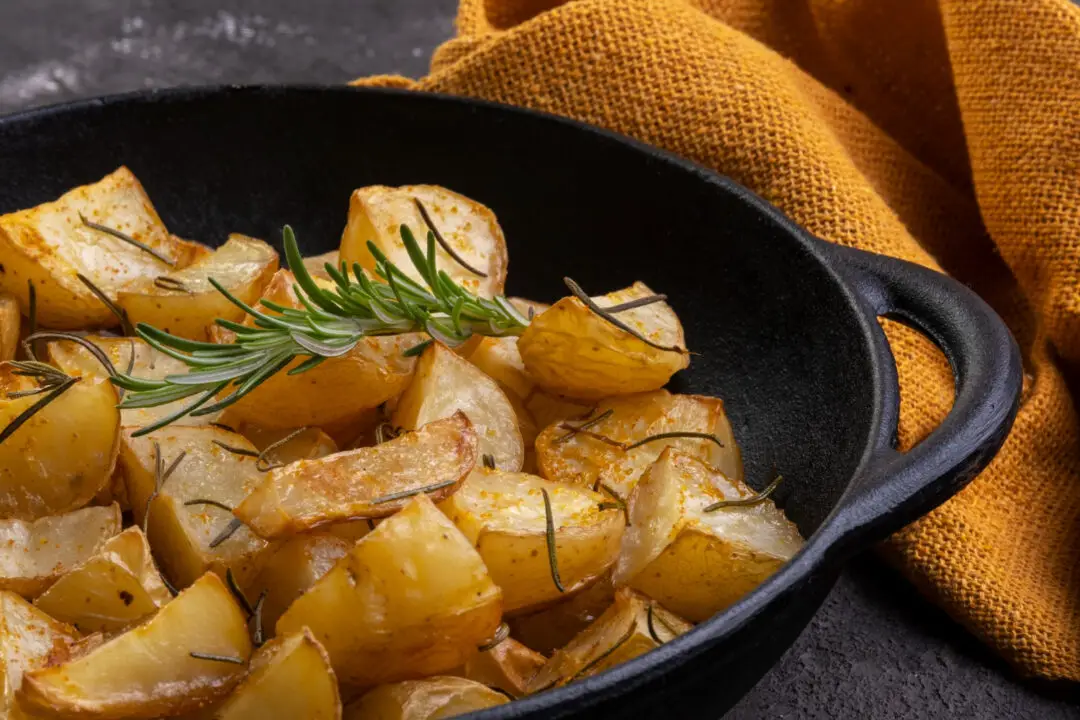 Batata sauté dourada, crocante por fora e macia por dentro perfeita para acompanhar qualquer refeição