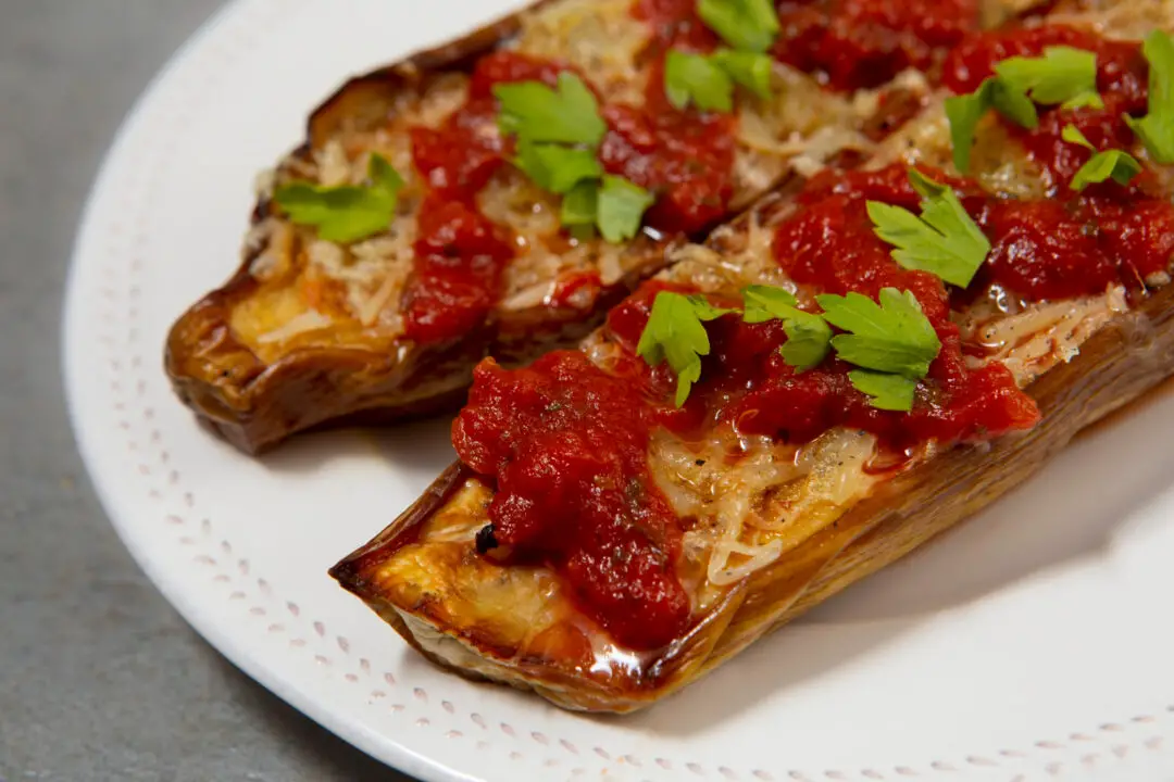 Berinjela ao forno com tomate que lembra comida de mãe