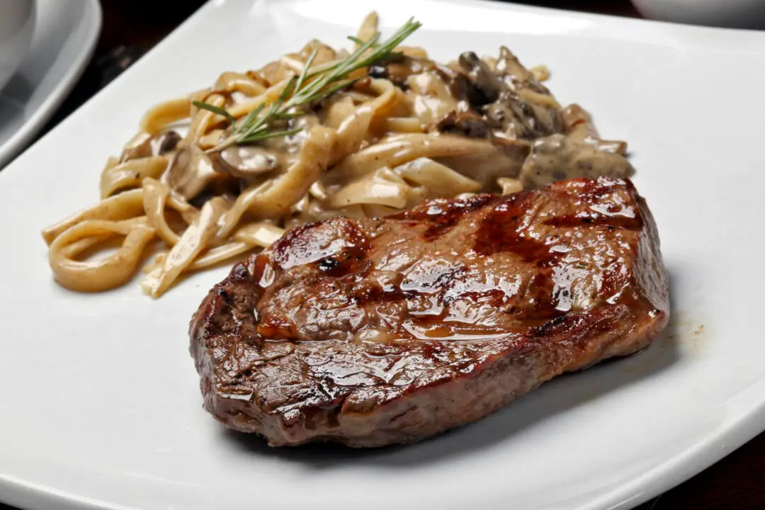 Bife acebolado suculento, dourado e cheio de sabor igual ao da casa da vó