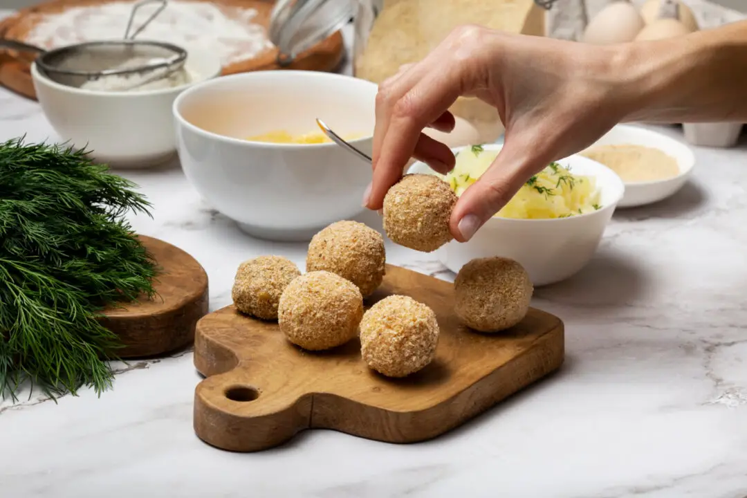 Bolinho de arroz fácil crocante delicioso e perfeito para qualquer ocasião