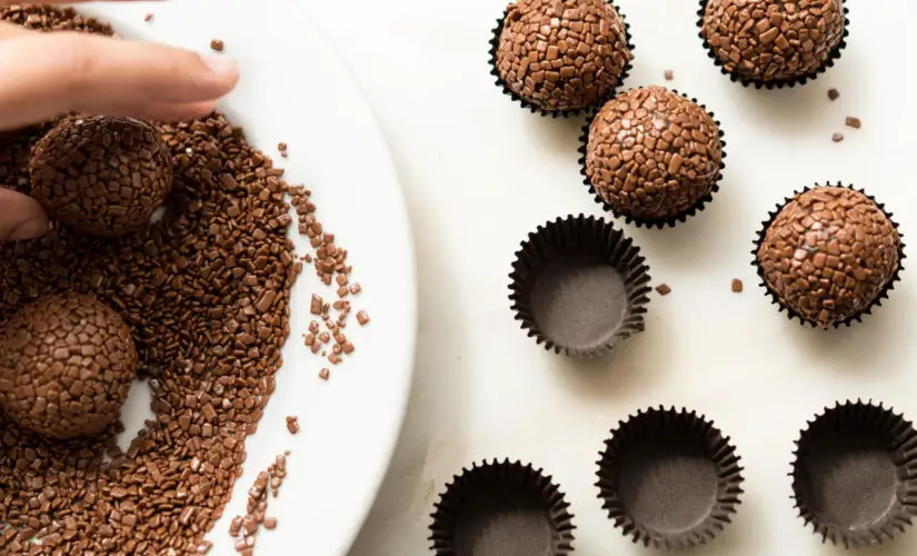 Brigadeiros sem leite com o mesmo sabor das festinhas da infância