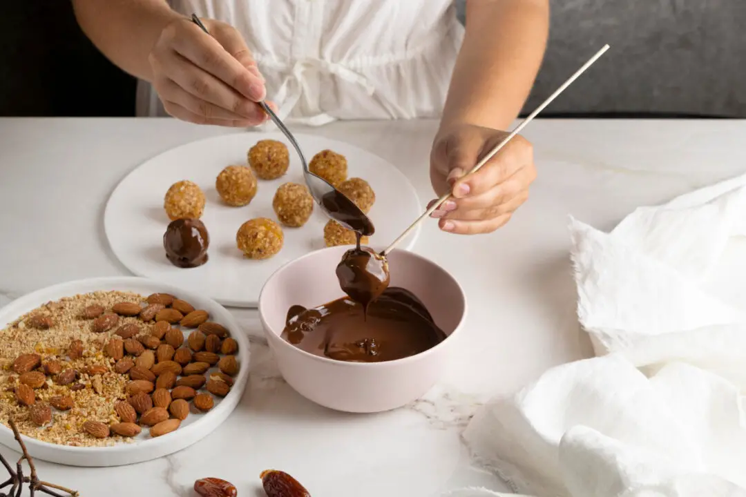 Cajuzinho de chocolate com sabor de festa e lembrança da infância