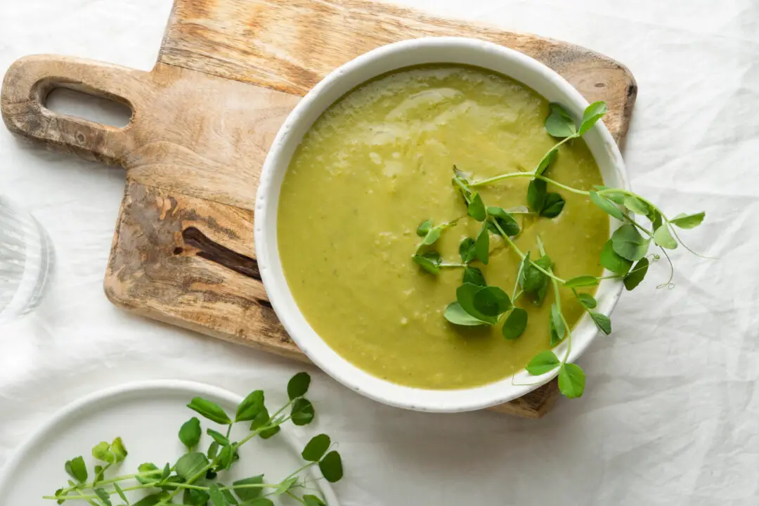 Caldo Verde Com Batata Cremoso Quentinho e Muito Saboroso Perfeito Para Dias Frios