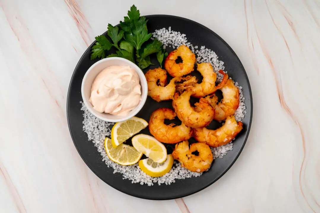 Camarão com creme de batata cremoso, sofisticado e com sabor de comida de domingo