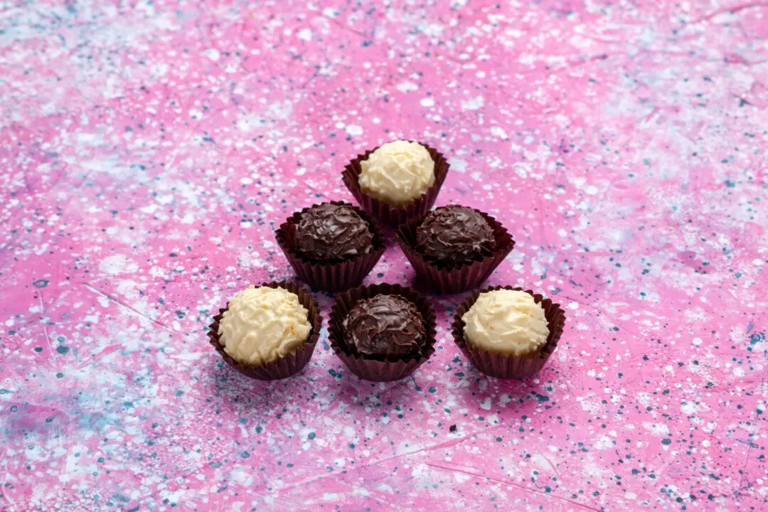 Como colocar brigadeiro no copinho de forma fácil e sem bagunça