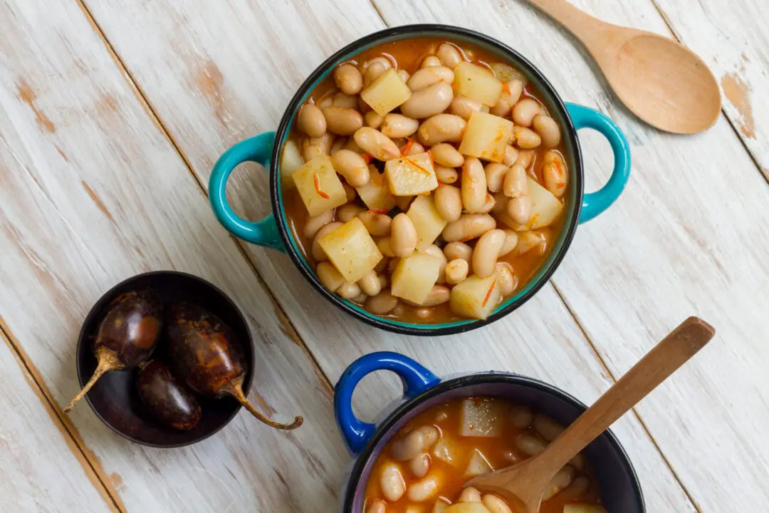 Como fazer feijão sem panela de pressão com sabor de comida da vovó