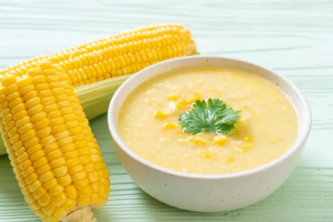 Curau de milho verde cremoso, docinho e com aquele sabor de festa junina