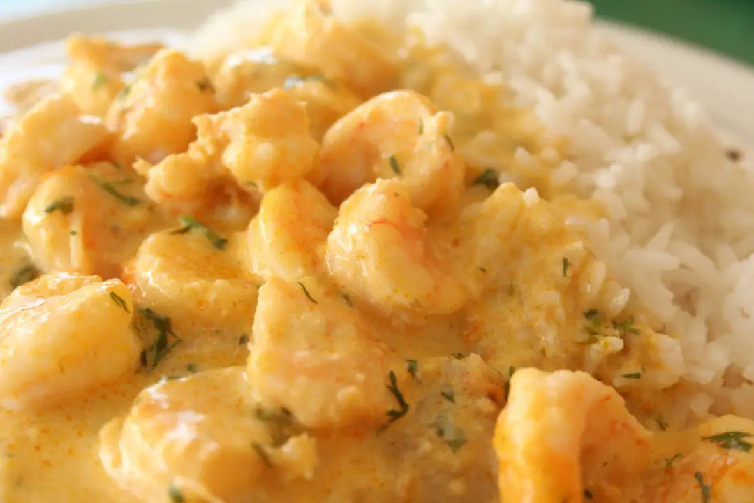 Estrogonofe de camarão cremoso com sabor sofisticado e preparo rápido