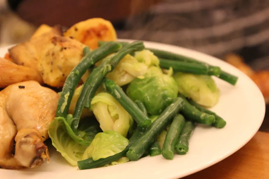 Frango com quiabo uma receita simples suculenta e cheia de sabor