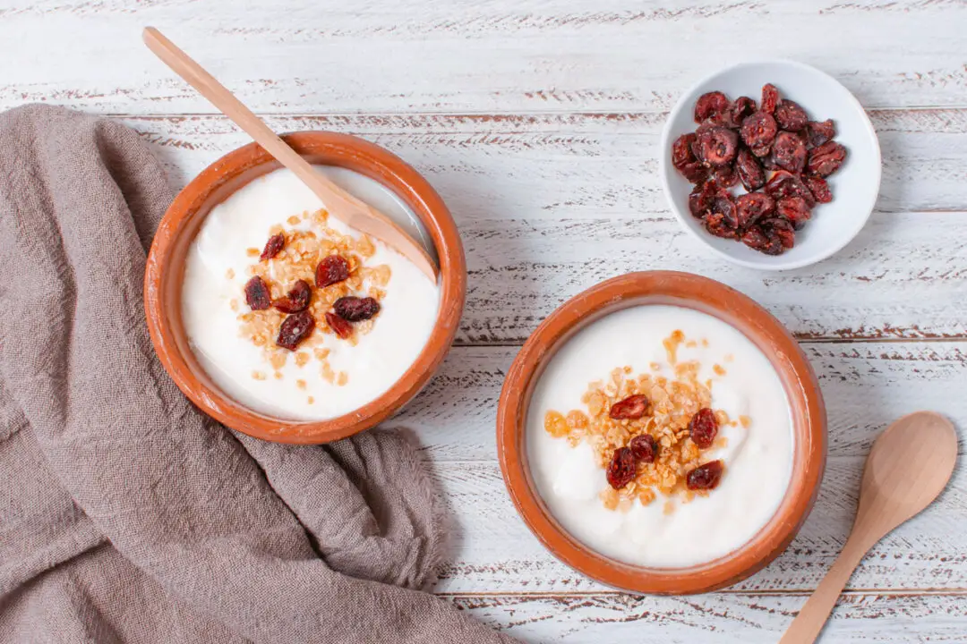 Mingau com leite de coco com sabor de infância e aconchego na colher