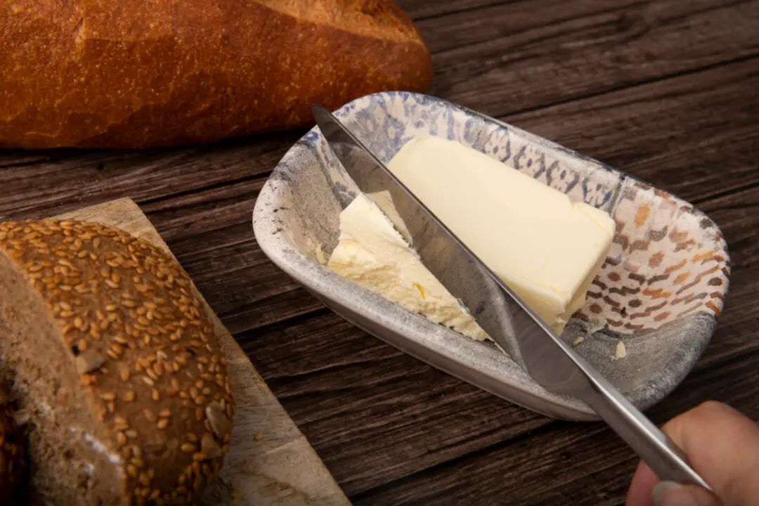 Como fazer manteiga com nata em casa com sabor de roça