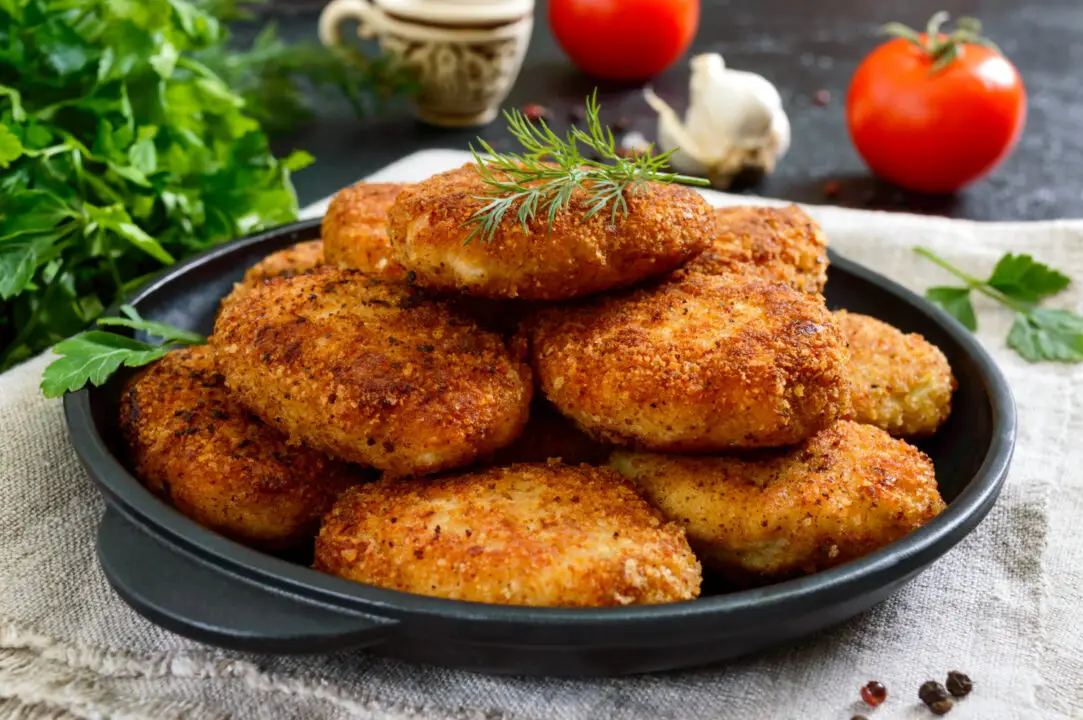 Nuggets caseiro na airfryer crocante por fora e suculento por dentro