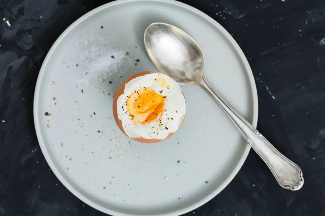 Ovo Cozido no Micro-ondas com Praticidade e Sabor de Lanche da Tarde Simples