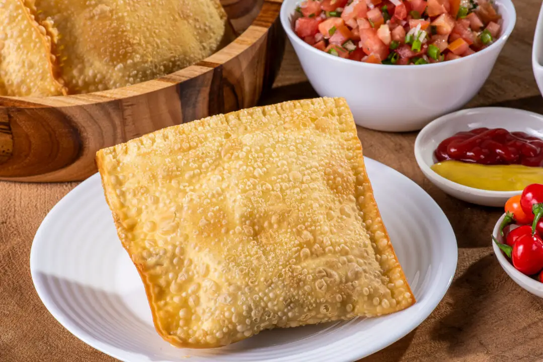 Pastelão de bacalhau com massa crocante e recheio cremoso que lembra festa de família