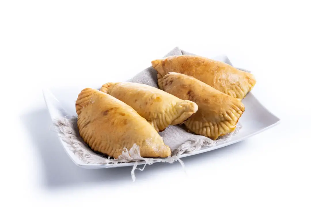 Pastelão de carne com massa leve e recheio suculento igual ao das padarias de bairro