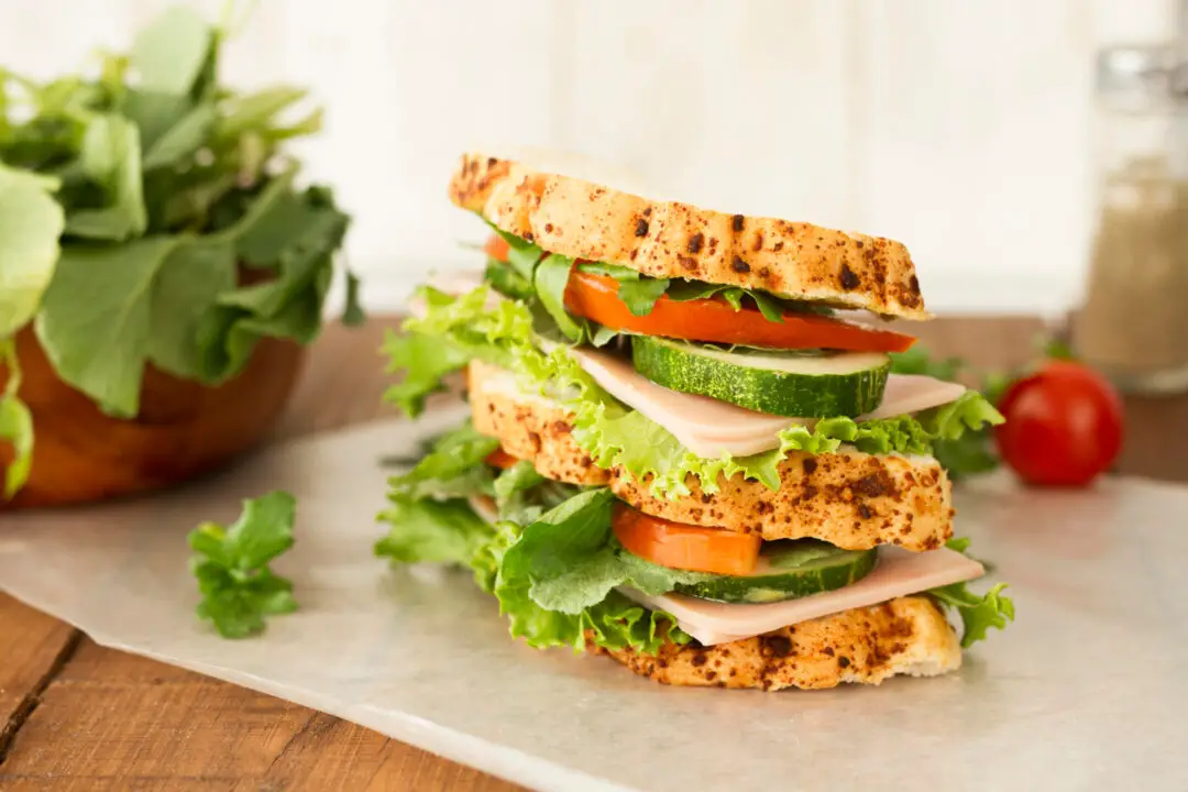 Sanduíche Natural de Frango com Sabor de Lancheira da Infância
