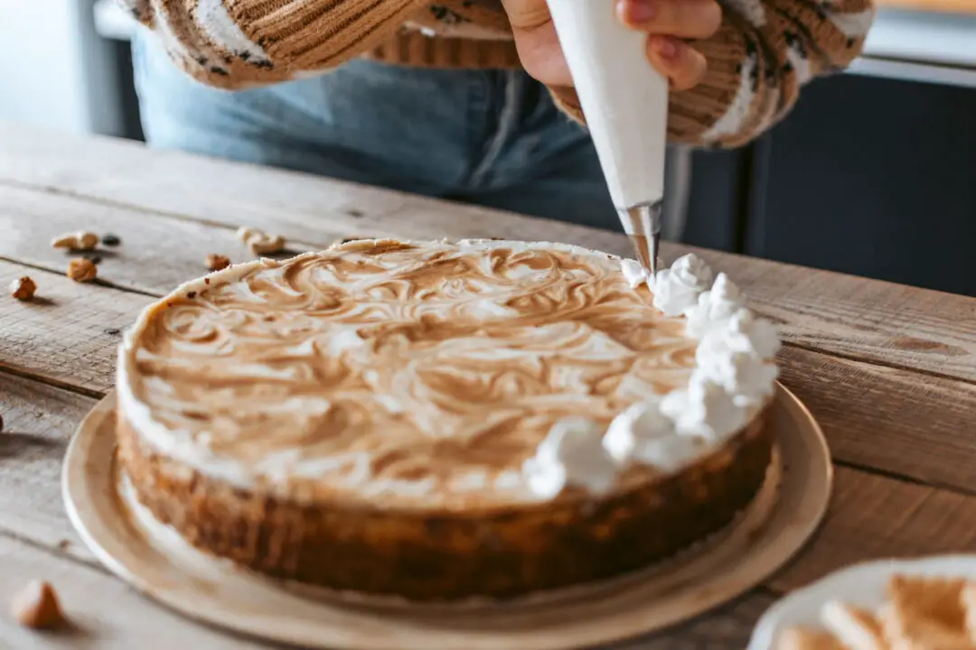 Torta holandesa com base amanteigada e creme que derrete na boca
