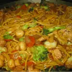 Yakisoba caseiro delicioso e muito fácil - confira