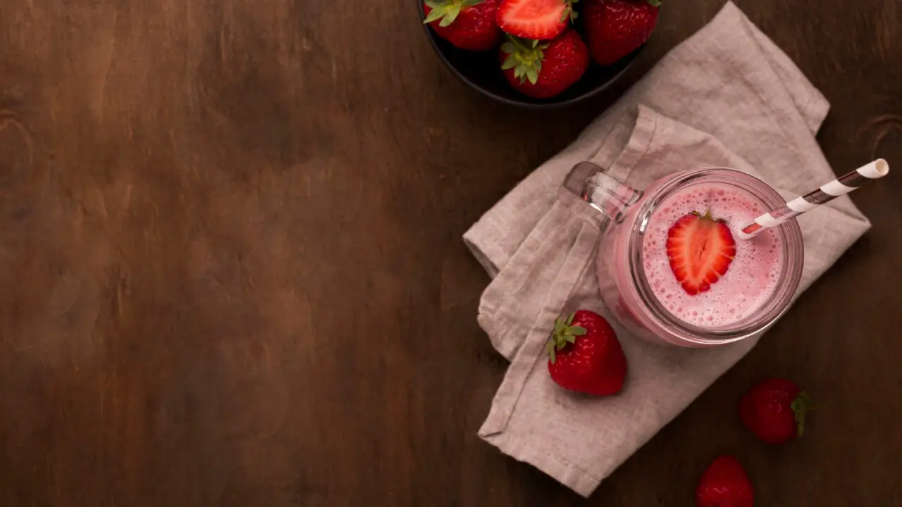 Mousse de Morango com Tang Sobremesa Rápida que Lembra Festas e Aniversários