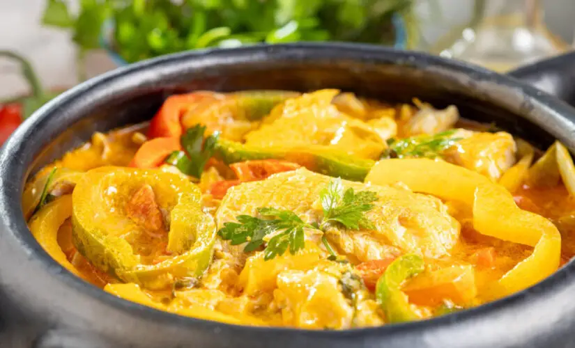 Moqueca de Camarão Receita com Sabor de Litoral e Memórias Afetivas