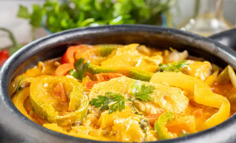 Moqueca de Camarão Receita com Sabor de Litoral e Memórias Afetivas